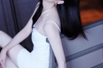 Jiang Shuying sexy photo in white tight suspender skirt