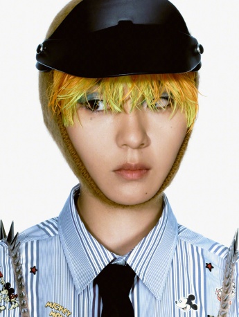 周笔畅金发摩登性感写真