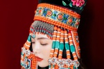 Photos of Cai Wenjing’s Mongolian clothing and temperament