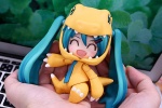 Hatsune Miku Agumon puppet costume details