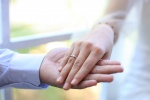 Couple holding hands picture material HD wallpaper