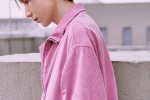 王源粉紅西服帥氣寫真圖片