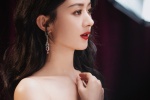 赵丽颖抹胸连衣裙性感写真图片