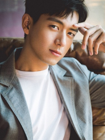 Li Xian handsome in gray suit photo mobile wallpaper