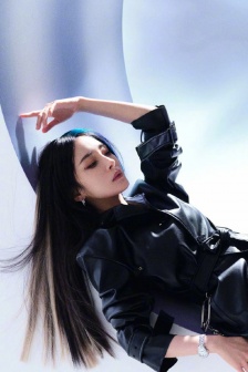 Yang Mi's new year photo HD mobile wallpaper