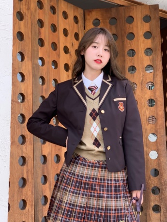 一栗莎子超短裙制服寫真圖片