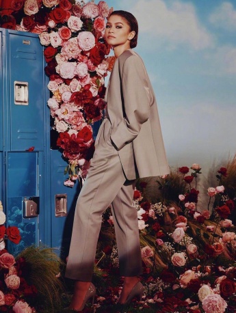 亢奋剧组最新写真