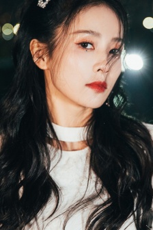 Beautiful white deer full screen mobile wallpaper