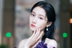 Guan Xiaotong's beautiful pictures and photos desktop wallpaper
