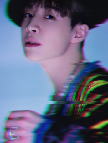 Liu Xianhua's charming light and shadow handsome photo pictures