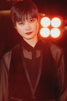 Li Yuchun black gauze shirt fashion photo pictures