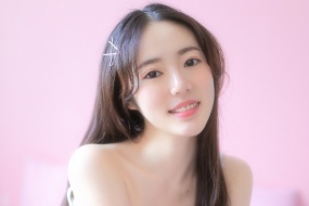 牛奶肌美女性感寫真桌麵壁紙