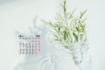 2022年4月简约白色主题日历壁纸