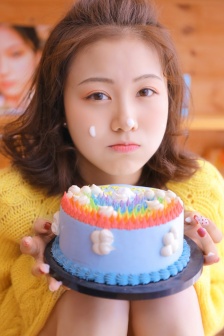 萌趣可愛美女手機壁紙