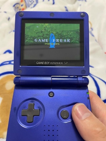 GBASP遊戲機實體圖