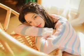 Warm temperament beauty photo wallpaper