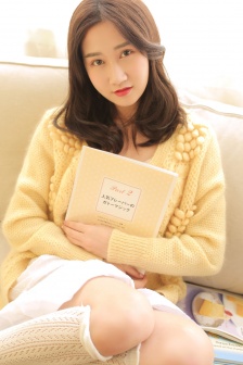 白絲美腿美女手機壁紙