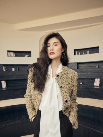 He Sui elegant and sexy promotional poster pictures