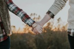 Couple holding hands picture material HD wallpaper