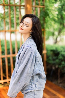 Jingtian denim suit fresh and energetic pictures and photos