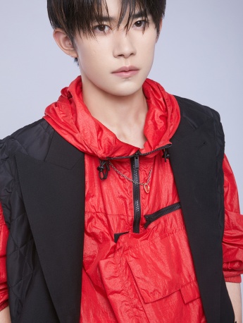 易烊千璽綜藝造型圖片手機壁紙