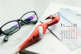 Simple and fresh calendar wallpaper picture for January 2022