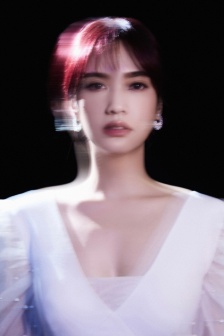 Beautiful singer Rainie Yang fashion photo shoot