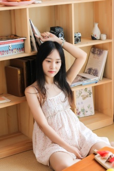 吃西瓜的美女小姐日系攝影寫真