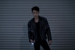 許魏洲黑皮衣搖滾風帥氣寫真