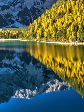 Beautiful scenery of lakes and mountains mobile wallpaper