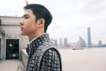 Wang Yibo's handsome photo pictures of plaid tweed jacket
