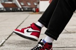Nike AJ1 Chicago on-foot pictures