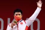 Li Fabin wins gold medal in men's 61kg weightlifting class