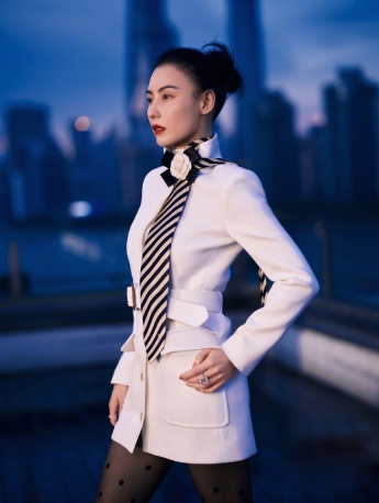 Cecilia Cheung's modern and sexy rooftop atmosphere photo