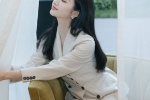Jing Tian’s intellectual and sexy photo in beige suit