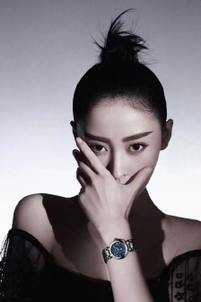 Zhang Tianairi Ruili Yiren fashion cover photo