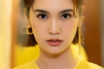 Rainie Yang sexy photo in beautiful yellow suit