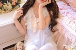美丽又性感美女蕾丝睡衣写真