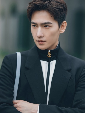 Yang Yang handsome gentleman in simple suit