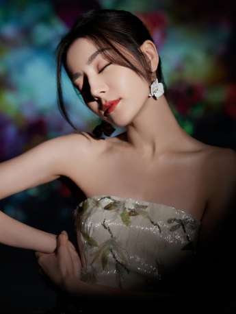 迪麗熱巴抹胸印花長裙性感寫真