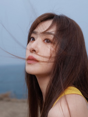 Zhang Hanyun girly fashion sexy photo