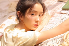Innocent and eye-catching beauty photo pictures desktop wallpaper
