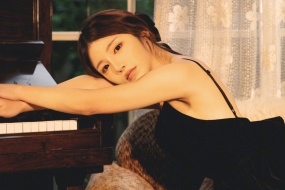 优雅气质美女高清图片桌面壁纸