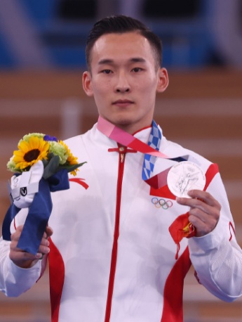 肖若腾领奖台极清美图