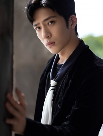 Jing Boran cool and handsome photo in black suit