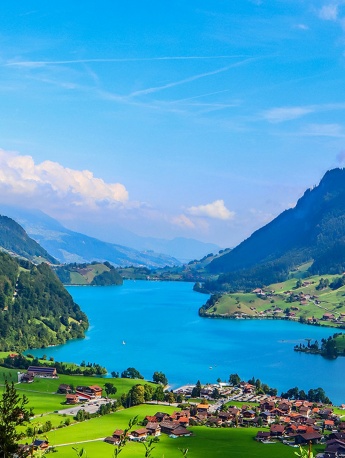 藍色天空白雲風景手機壁紙