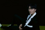 Wang Haoxin handsome photo in black and white color matching suit