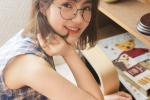 眼鏡美女私房文藝氣質性感寫真