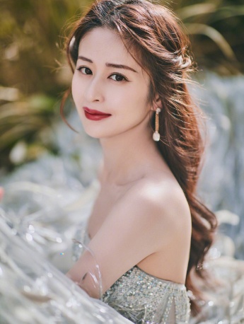 颖儿ELLE风尚大典性感写真