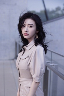 Jing Tian's capable and elegant style sexy photo